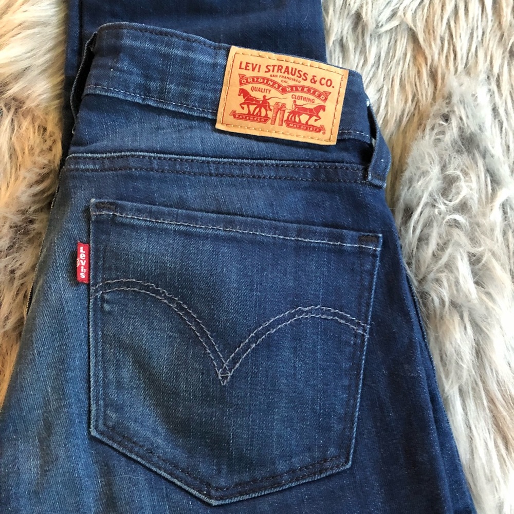 Levi’s High Wasted Jeans - 711